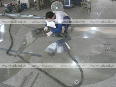 Biển quảng cáo trên nóc toà nhà