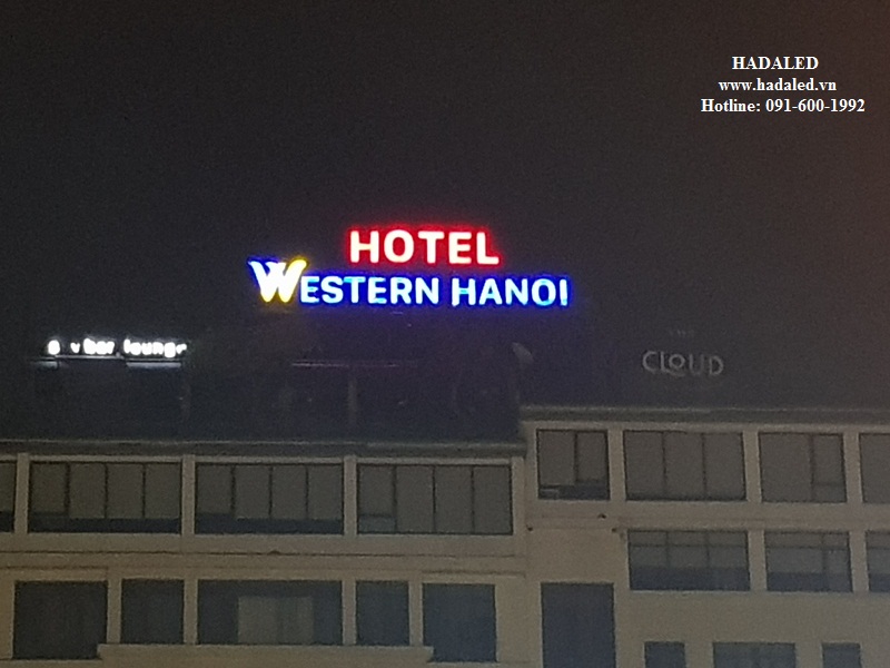 biển quảng cáo led trên nóc tòa nhà
