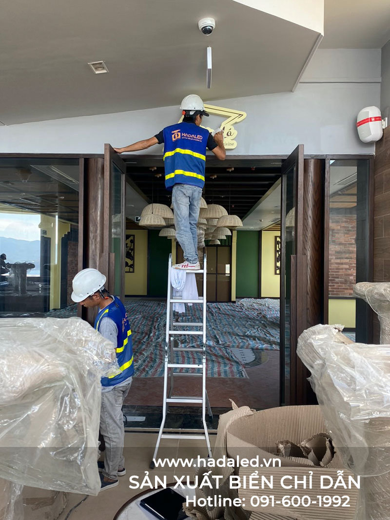 Thi công lắp đặt biển chỉ dẫn hành lang khách sạn Marvella