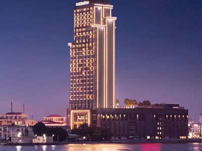 chiếu sáng mặt dựng tòa nhà Sheraton Cần Thơ