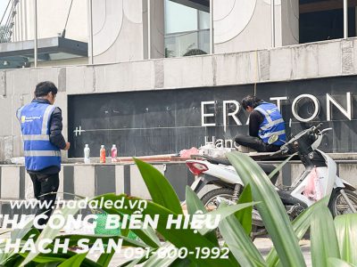 Trang Chủ 30 Lắp đặt biển hiệu Inox