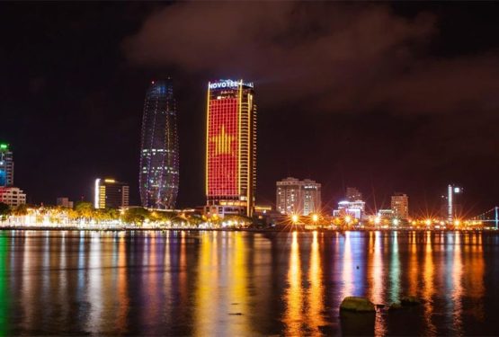 Đèn Led trang trí tòa nhà tại Miền Trung