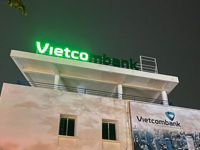 Kiểm tra ánh sáng biển hiệu Vietcombank