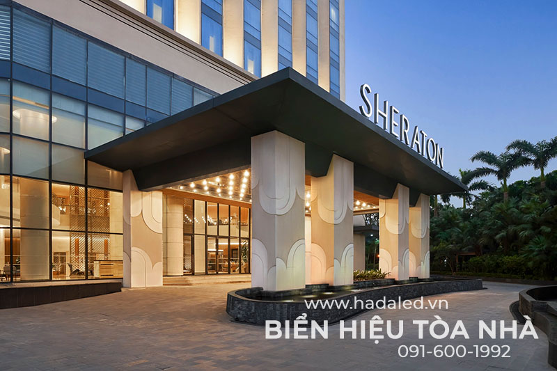 Biển hiệu khách sạn Sheraton Hà Nội