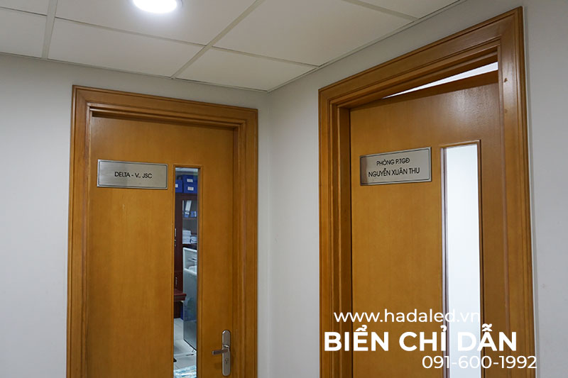 Biển Chỉ Dẫn Văn Phòng Delta Bằng Inox 304 13 Bien ten phong lam viec tai Van phong Delta